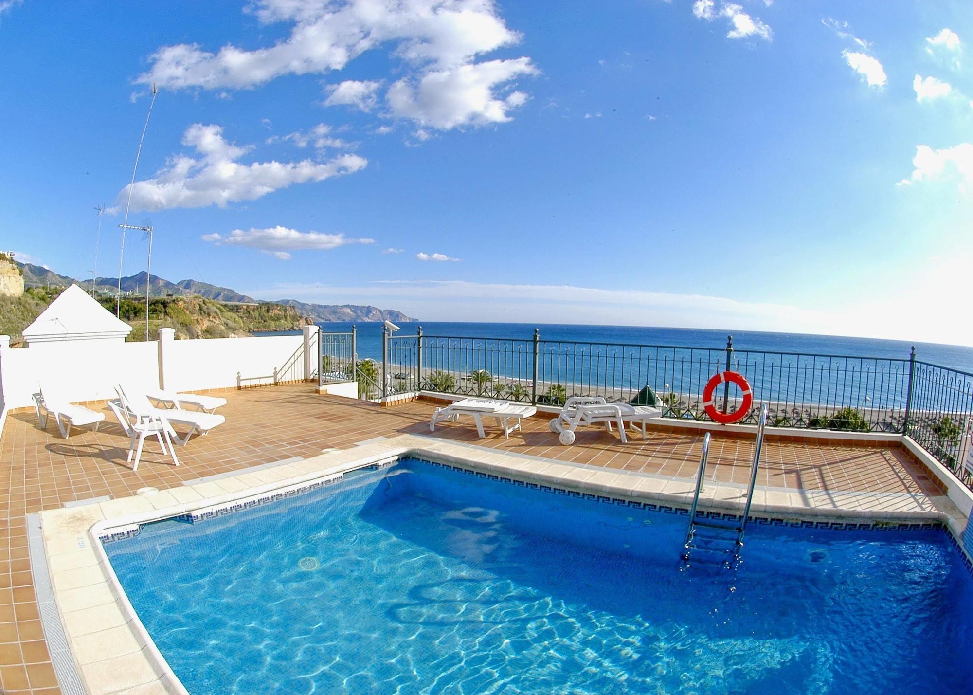 Apartamentos Hc Burriana Playa Nerja Exterior photo