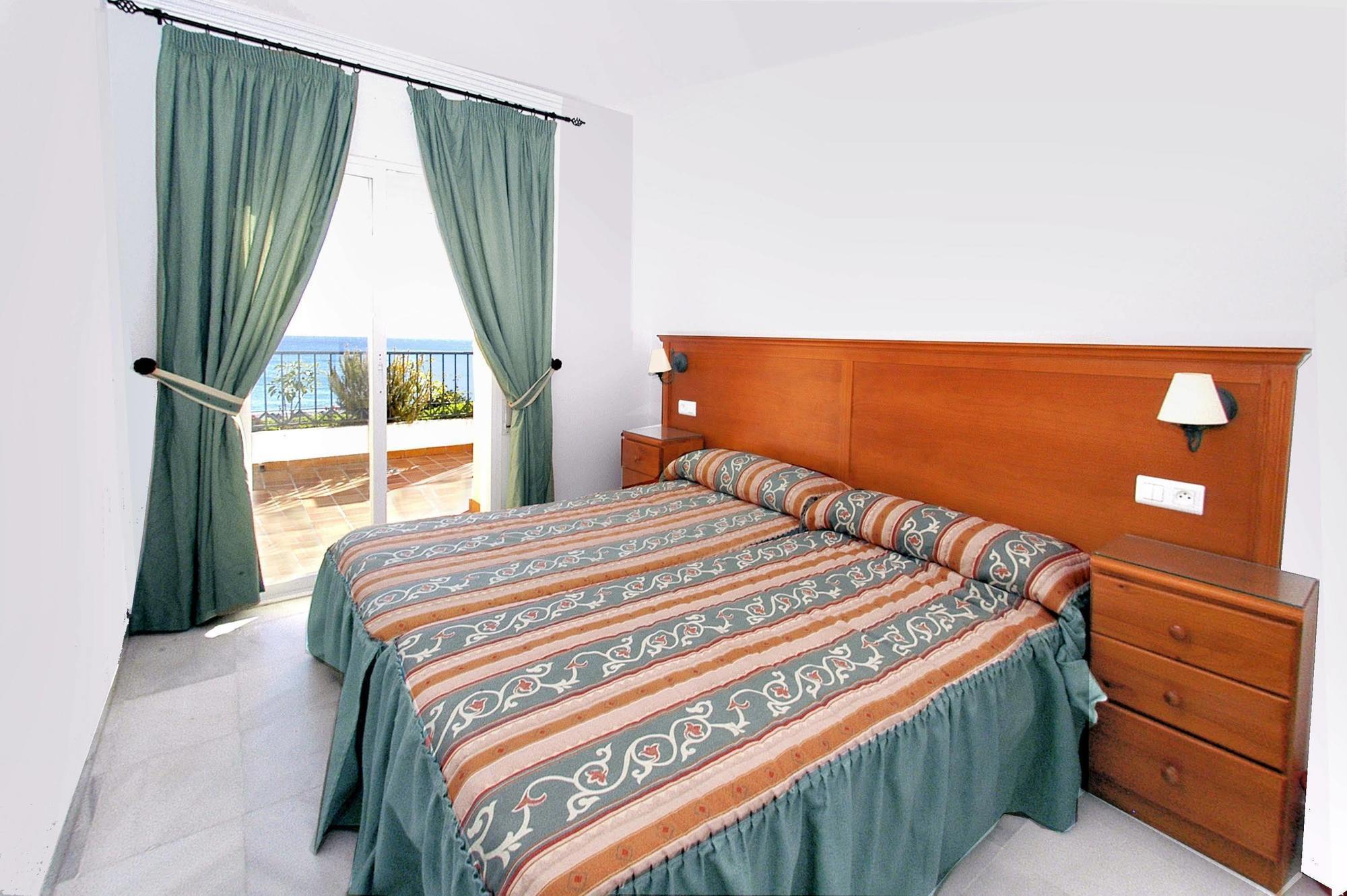 Apartamentos Hc Burriana Playa Nerja Exterior photo