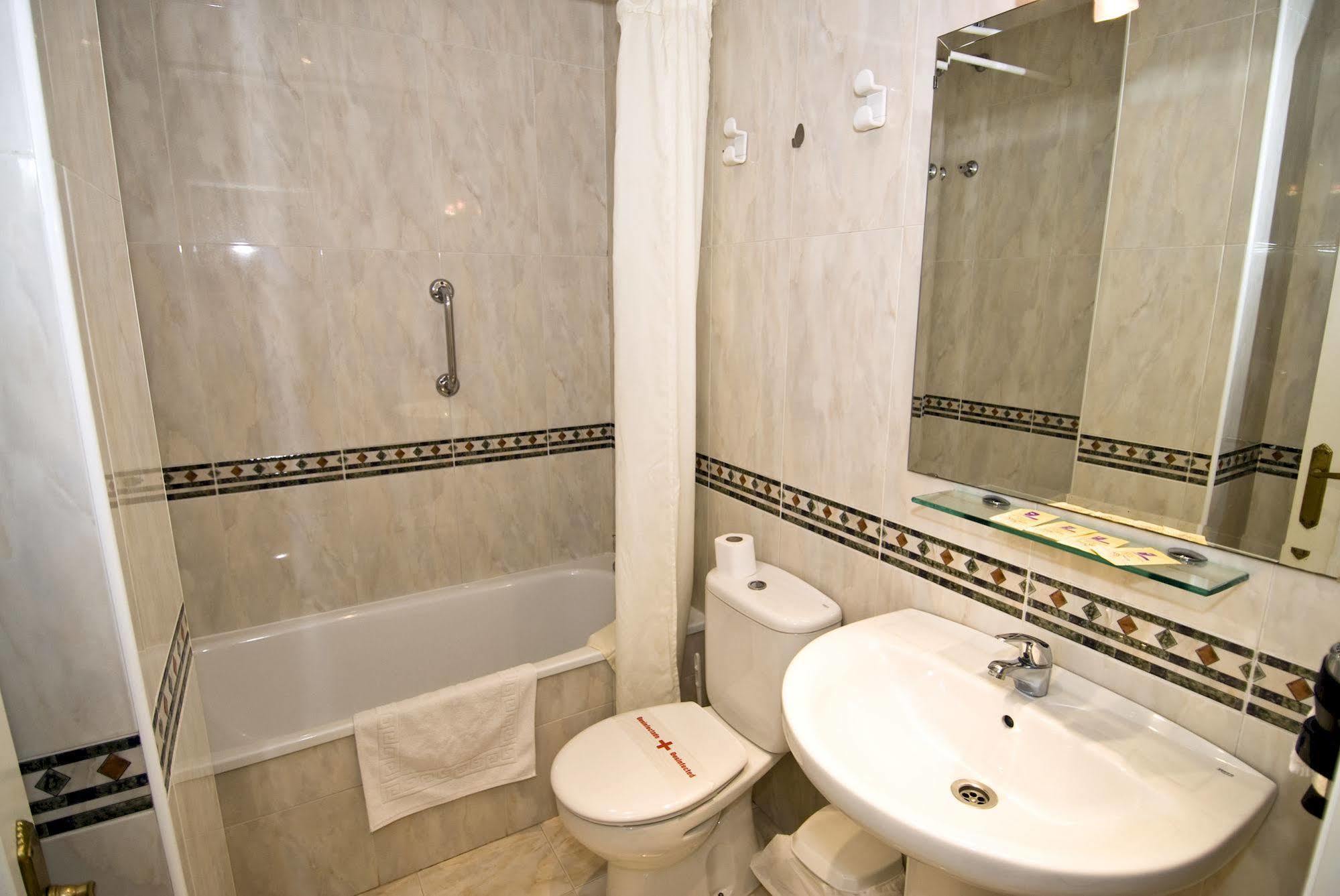 Apartamentos Hc Burriana Playa Nerja Exterior photo